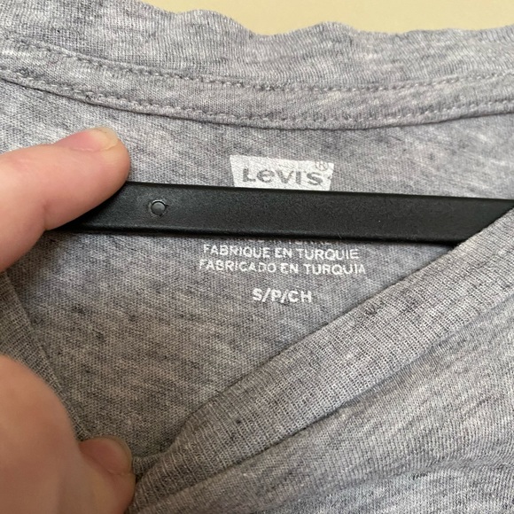 Levi’s cute tshirt - Picture 3 of 3